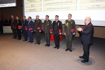 Bakan Güler: "Hiçbir terör örgütünün bölgede kök salmasına müsaade etmeyeceğimizi bir kez daha hatırlatmak istiyorum"
Bakan Güler: "Hiçbir terör örgütünün bölgede kök salmasına müsaade etmeyeceğimizi bir kez daha hatırlatmak istiyorum"