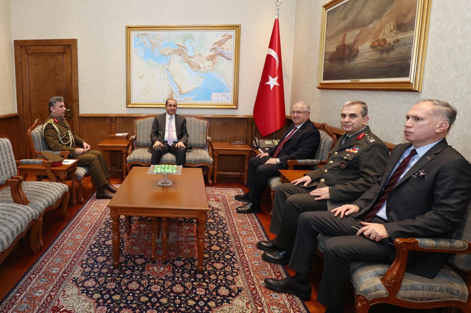 Bakan Güler, Irak’ın Ankara Büyükelçisi Al-Lachmawi’yi kabul etti
