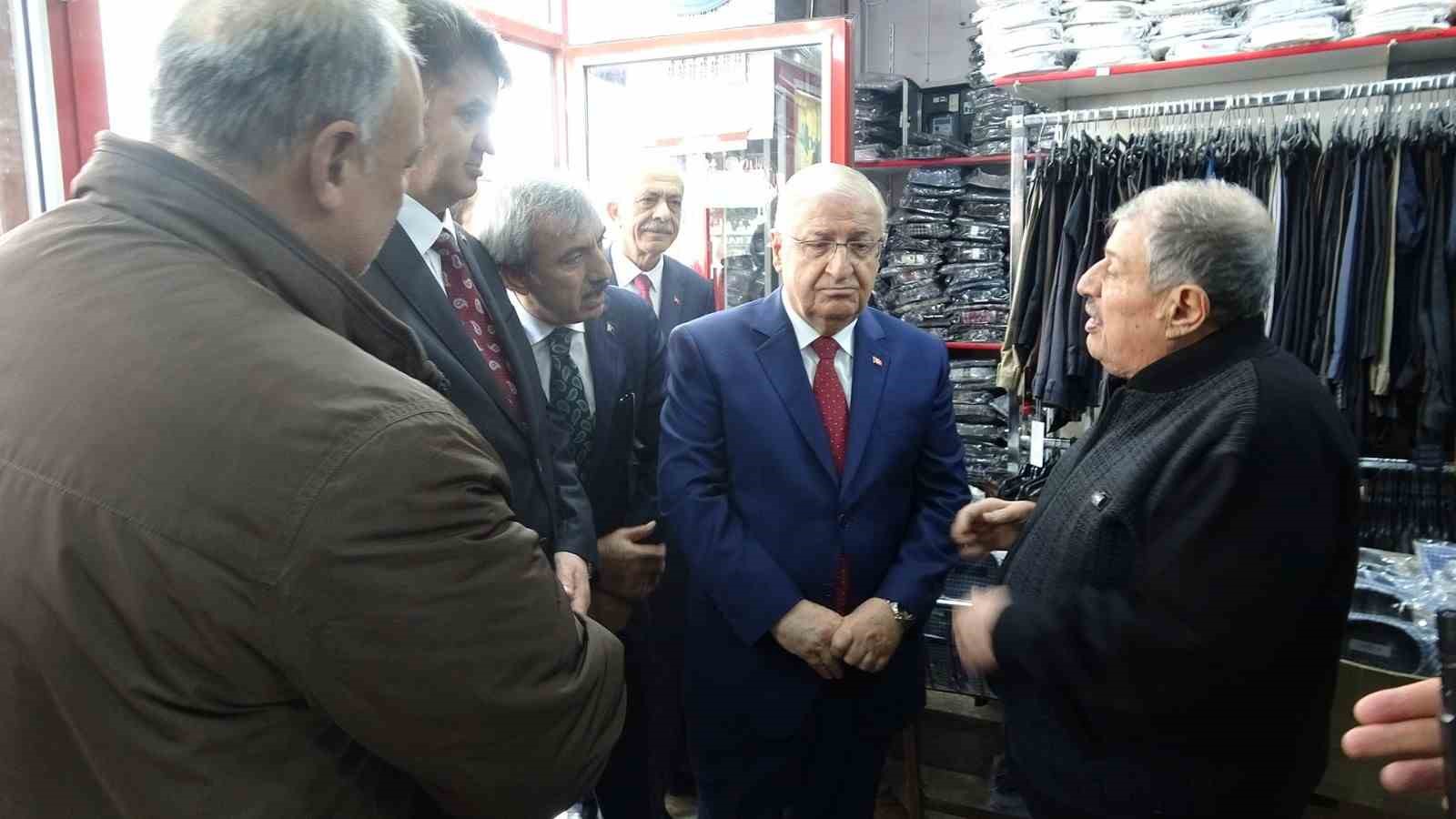 Bakan Güler, Kilis’te esnaf ve vatandaşlarla bir araya geldi
