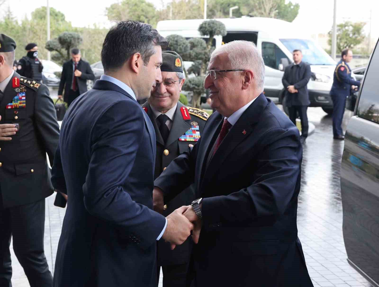 Bakan Güler, merhum Özdemir Bayraktar anısına hazırlanan belgeseli izledi
