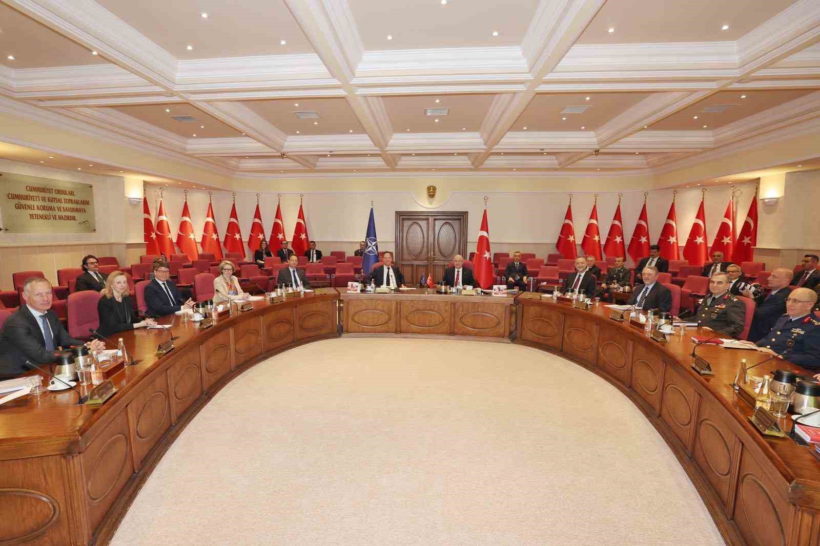 Bakan Güler,  NATO Genel Sekreteri Rutte ile bir araya geldi
