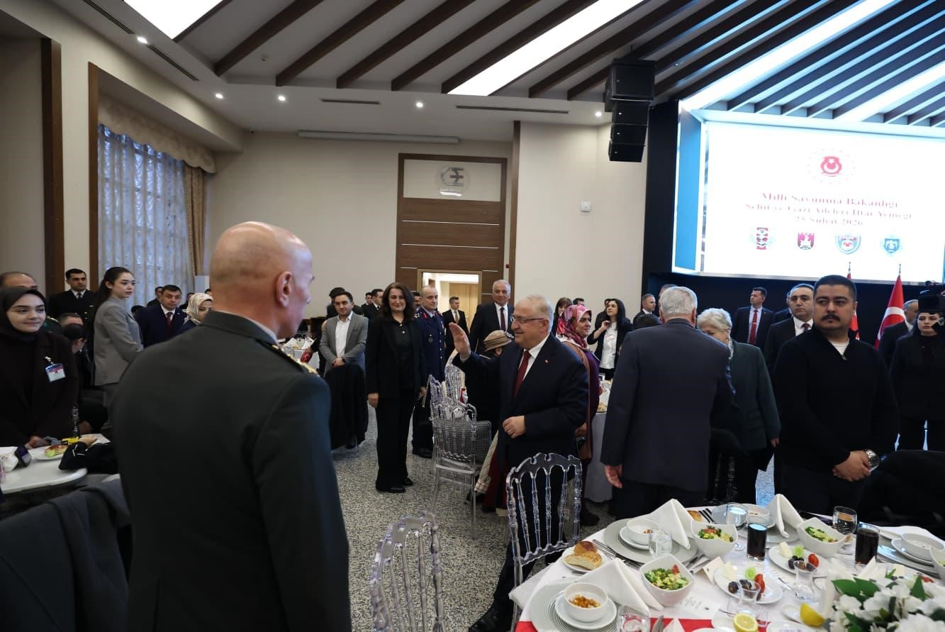 Bakan Güler: "Terörün ortadan kaldırılması tarihi bir sorumluluk olarak karşımızda durmaktadır"
Bakan Güler: "Terörün ortadan kaldırılması tarihi bir sorumluluk olarak karşımızda durmaktadır"