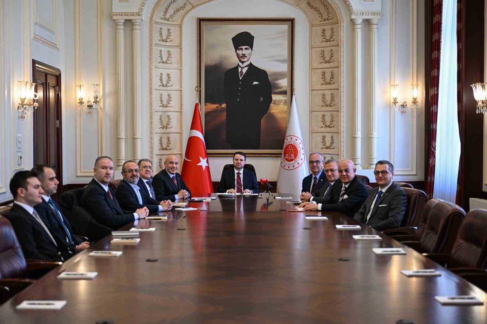 Bakan Gürlek: "10 yılı doldurmayan bir hakim, ticaret mahkemesi başkanı olmayacak"
