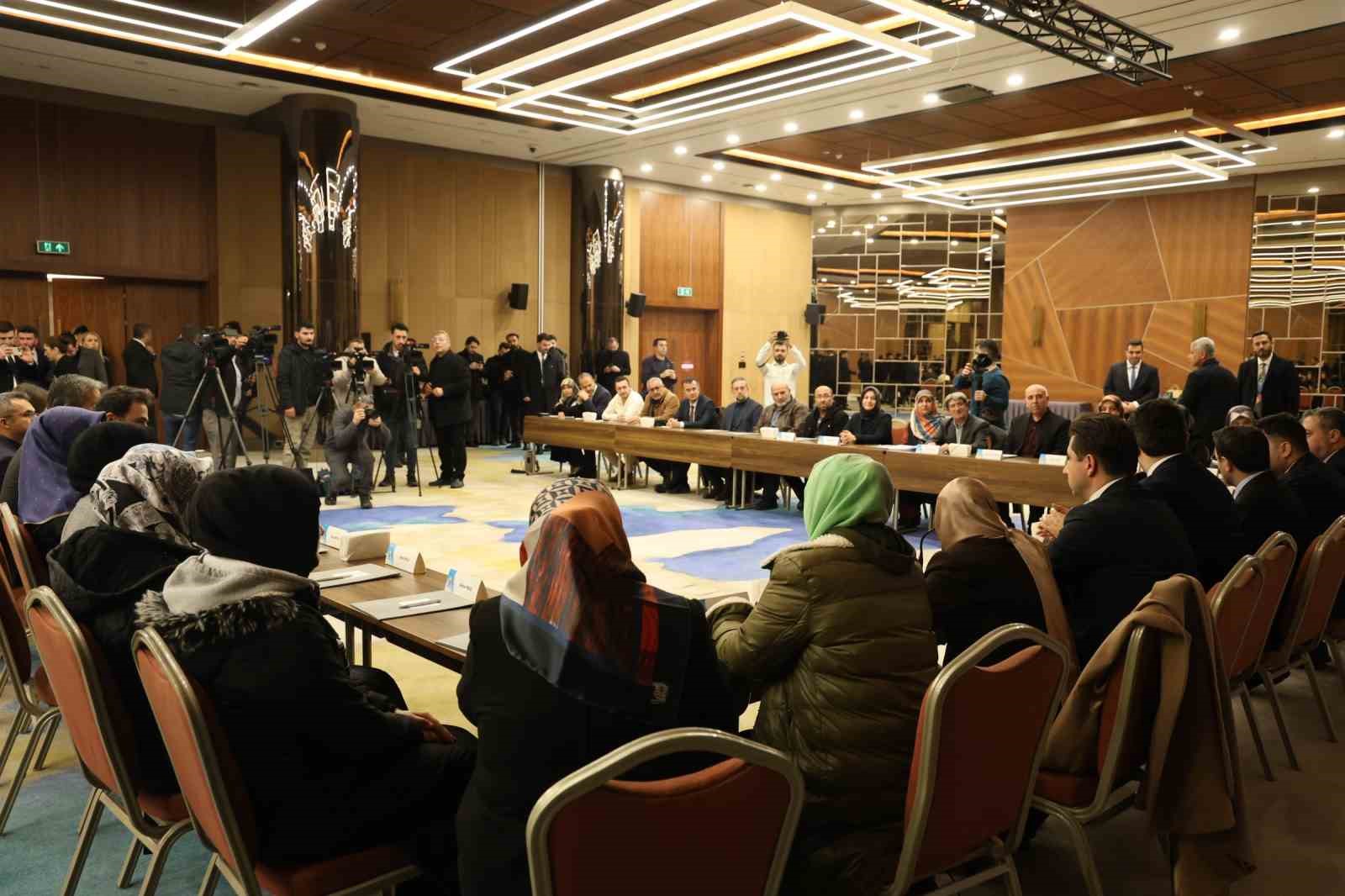 Bakan Gürlek, Nevşehir’de 28 Şubat mağdurlarıyla buluştu
Bakan Gürlek, Nevşehir’de 28 Şubat mağdurlarıyla buluştu