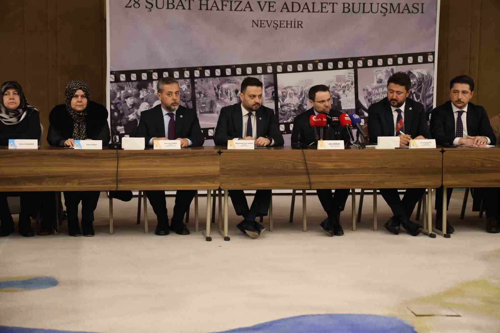 Bakan Gürlek, Nevşehir’de 28 Şubat mağdurlarıyla buluştu
Bakan Gürlek, Nevşehir’de 28 Şubat mağdurlarıyla buluştu