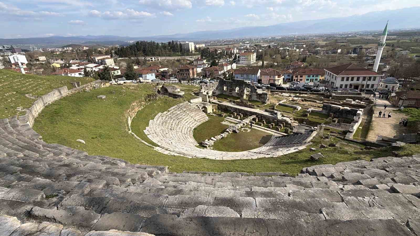 Bakan Gürlek, Prusias Ad Hypium Antik Kenti’ne hayran kaldı
