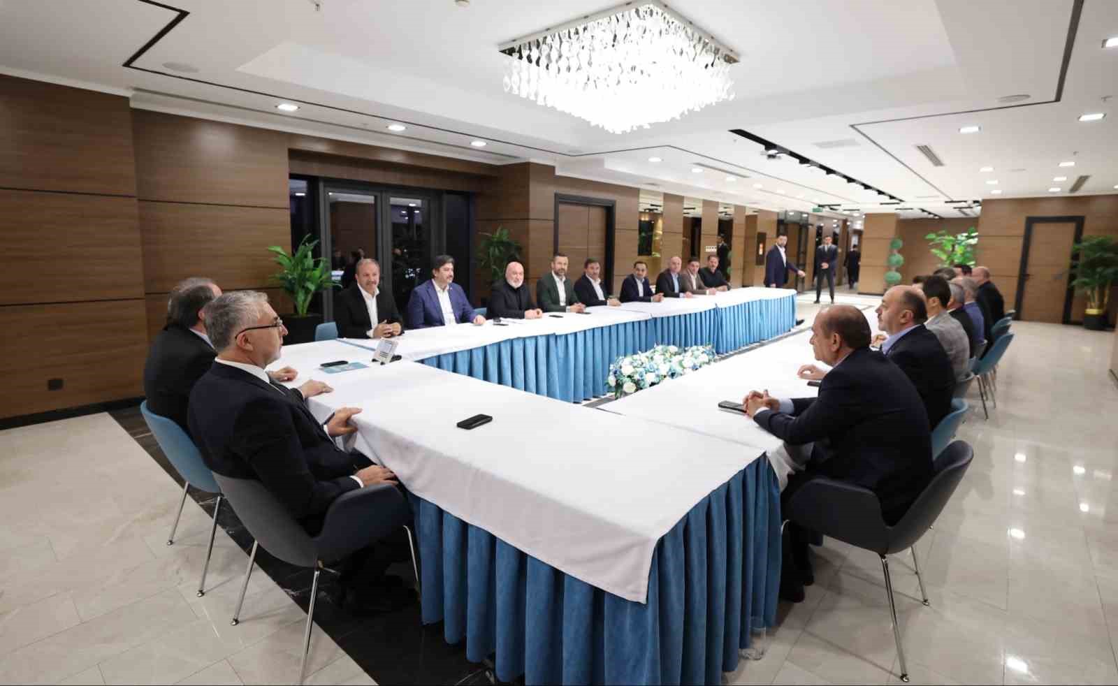 Bakan Işıkhan, Memur-Sen’i ziyaret etti
