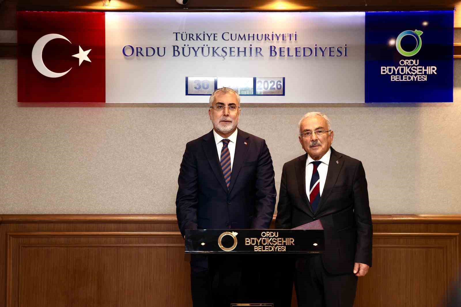 Bakan Işıkhan, Ordu Büyükşehir Belediyesini ziyaret etti
