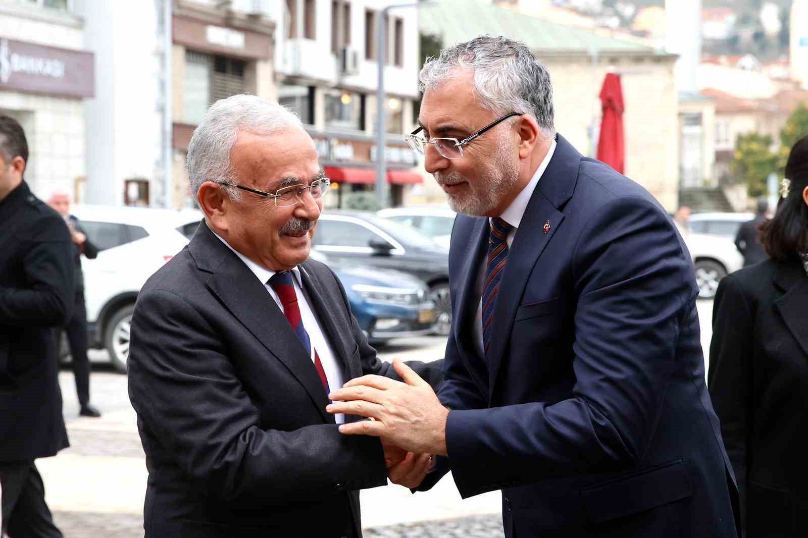Bakan Işıkhan, Ordu Büyükşehir Belediyesini ziyaret etti
