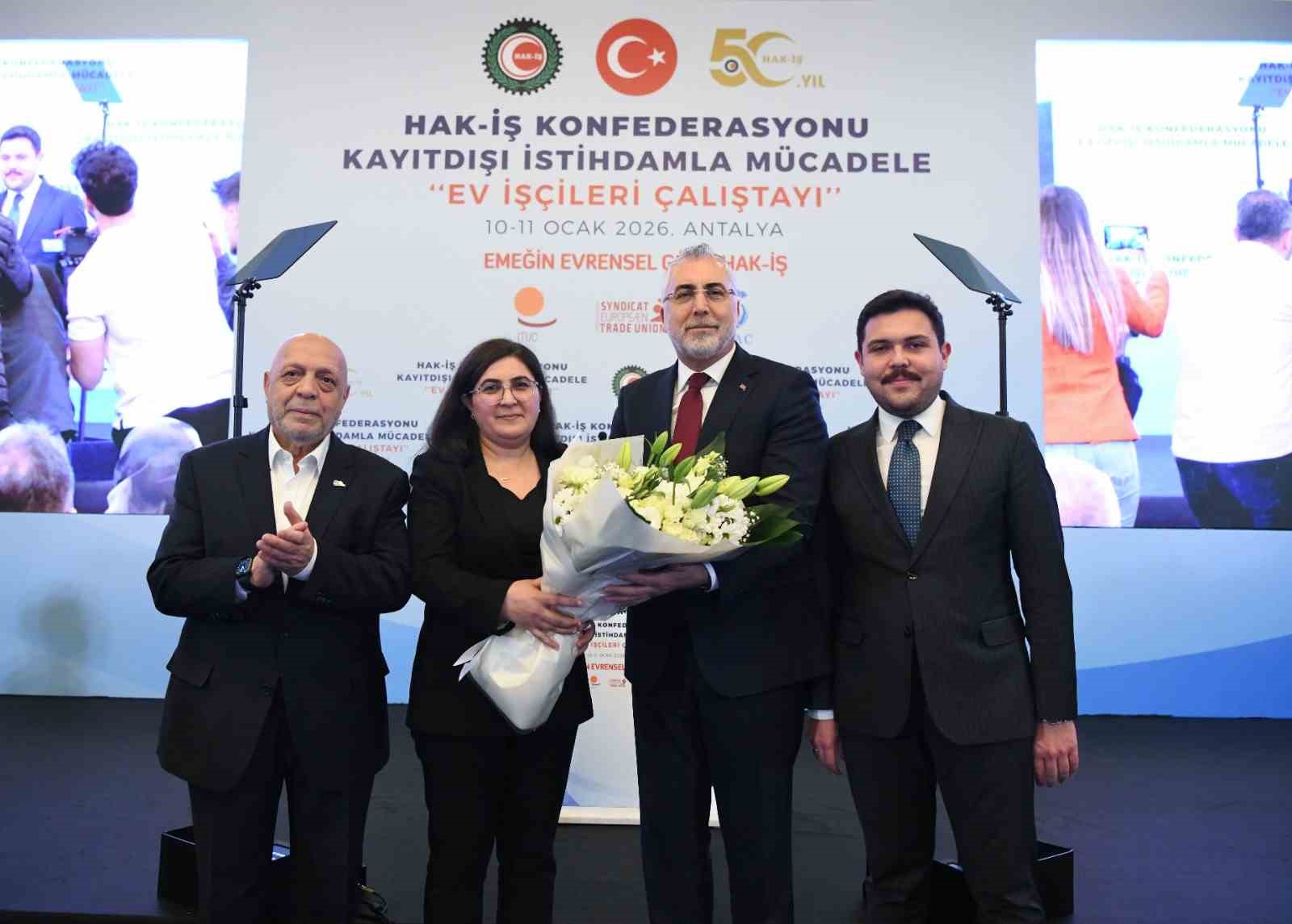 Bakan Işıkhan: "Ülkemizde ev hizmetlerinde çalışanlar, 4857 sayılı İş Kanunu’nun kapsamı dışında tutulmuştur"
Bakan Işıkhan: "Ülkemizde ev hizmetlerinde çalışanlar, 4857 sayılı İş Kanunu’nun kapsamı dışında tutulmuştur"