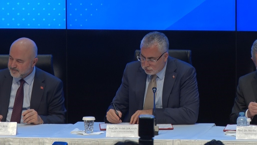 Bakan Işıkhan: "Üniversitelerimizin ve TÜSEB’in GSS uygulamalarının geliştirilmesine katkı sağlamasını amaçlıyoruz"
