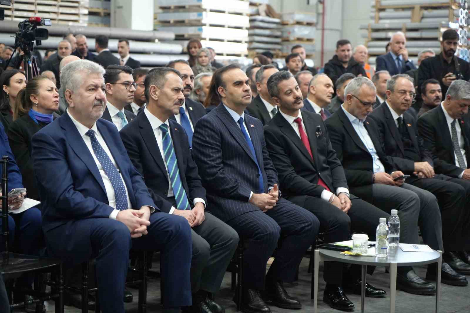 Bakan Kacır: "1 milyar doların üzerinde finansmanı ülkemize kazandırdık"
