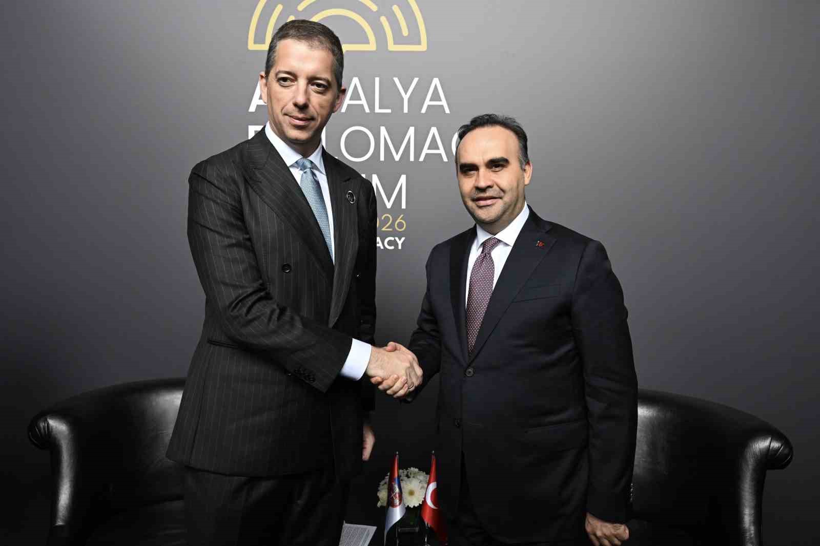 Bakan Kacır, 5. Antalya Diploması Forumu’nda çeşitli ülkelerden üst düzey isimlerle bir araya geldi
