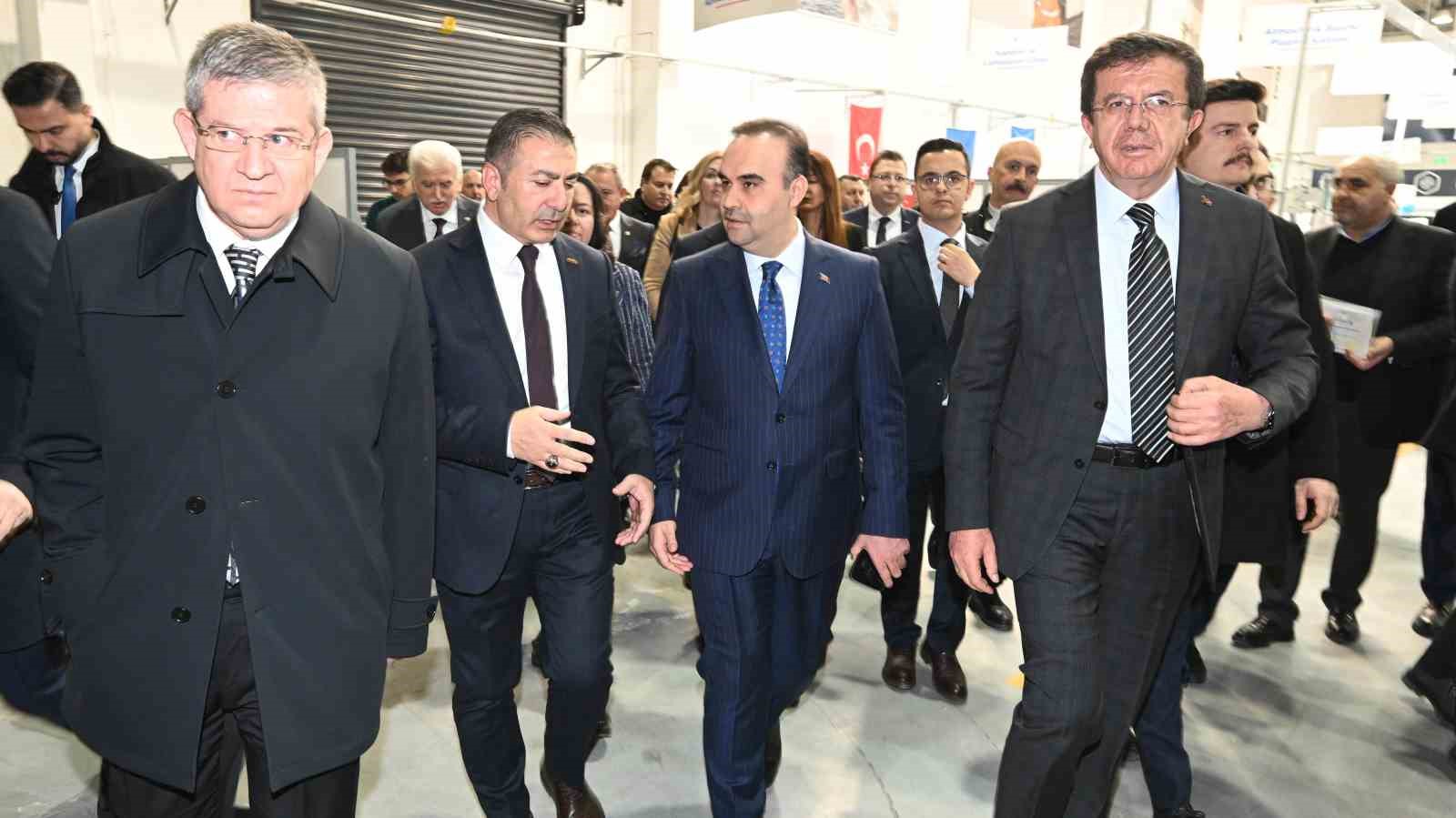 Bakan Kacır, DTO’nun Teknik Tekstil Merkezini inceledi
Bakan Kacır, DTO’nun Teknik Tekstil Merkezini inceledi