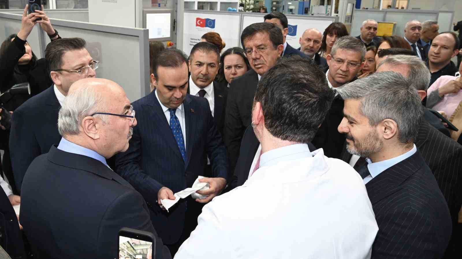 Bakan Kacır, DTO’nun Teknik Tekstil Merkezini inceledi
Bakan Kacır, DTO’nun Teknik Tekstil Merkezini inceledi