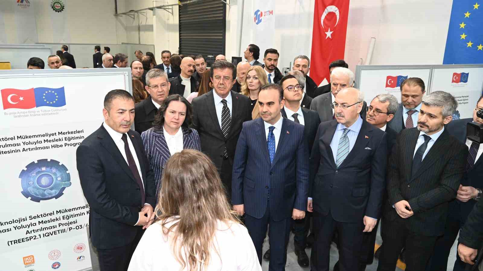 Bakan Kacır, DTO’nun Teknik Tekstil Merkezini inceledi
Bakan Kacır, DTO’nun Teknik Tekstil Merkezini inceledi