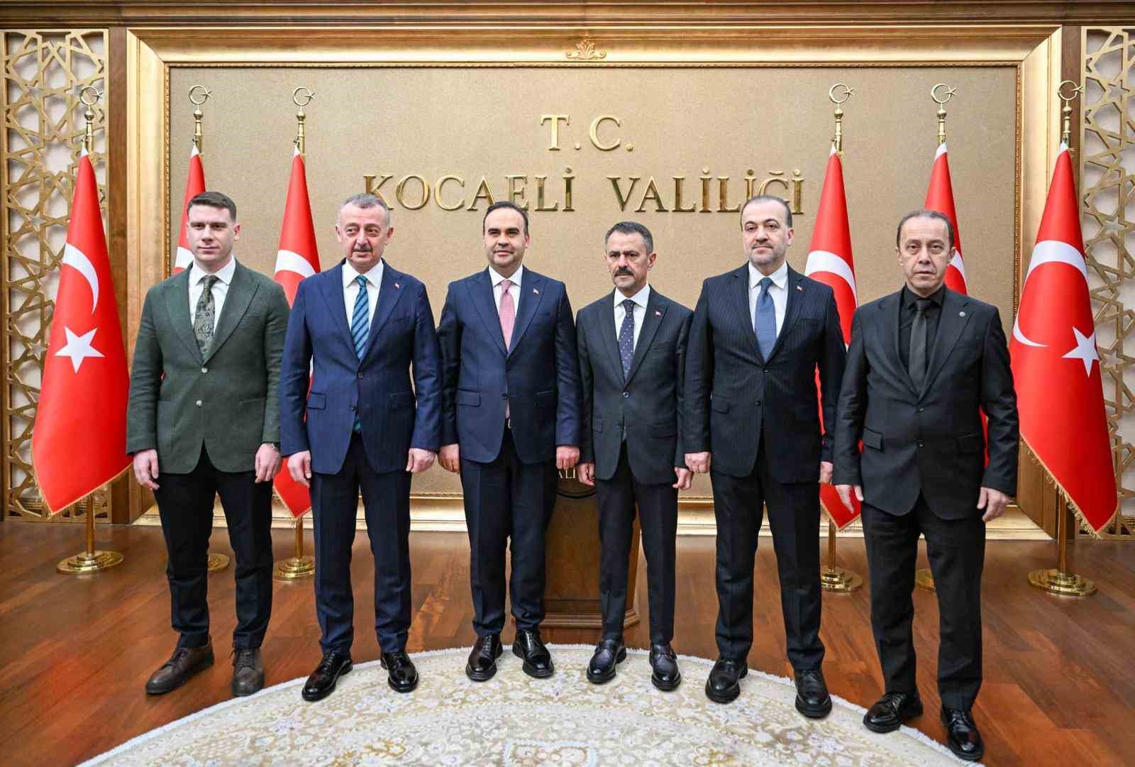 Bakan Kacır: "İhracatımızı 273 milyar dolara çıkardık"
Bakan Kacır: "İhracatımızı 273 milyar dolara çıkardık"