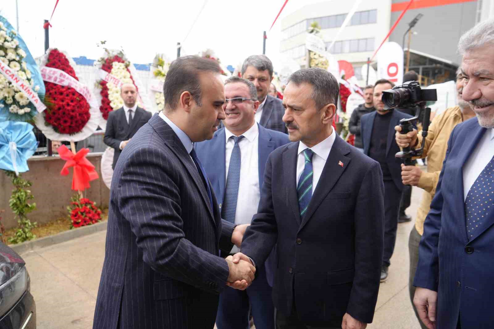 Bakan Kacır: "Kimya sektöründe 935 milyar liralık yatırımın önünü açtık"
