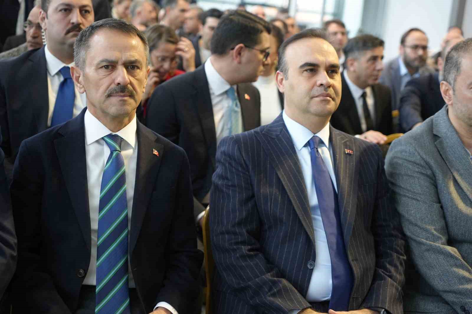 Bakan Kacır: "Kimya sektöründe 935 milyar liralık yatırımın önünü açtık"
