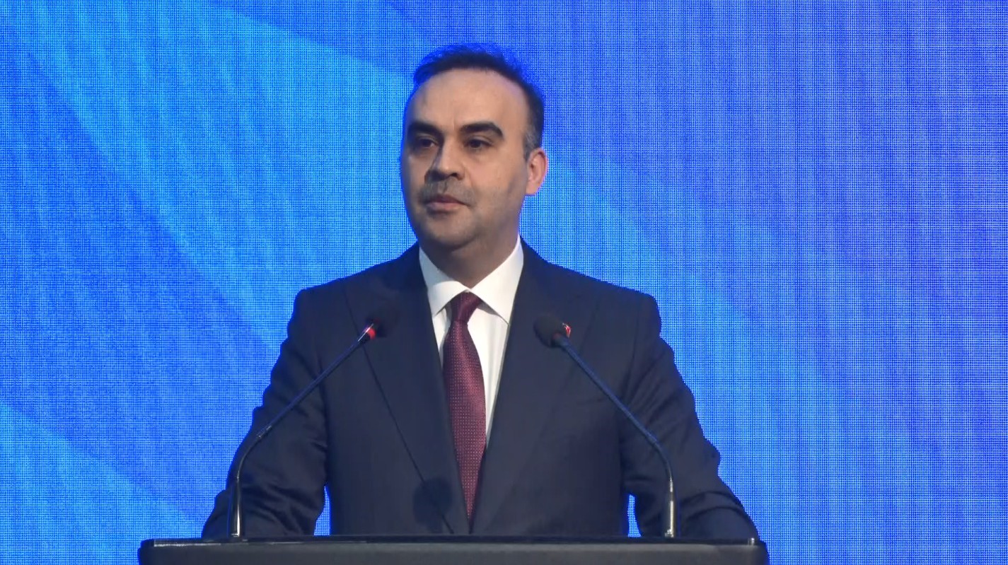Bakan Kacır: "KOBİ’lerimize ve büyük ölçekli firmalarımıza, 50 milyon liraya kadar finansman sunuyoruz"
