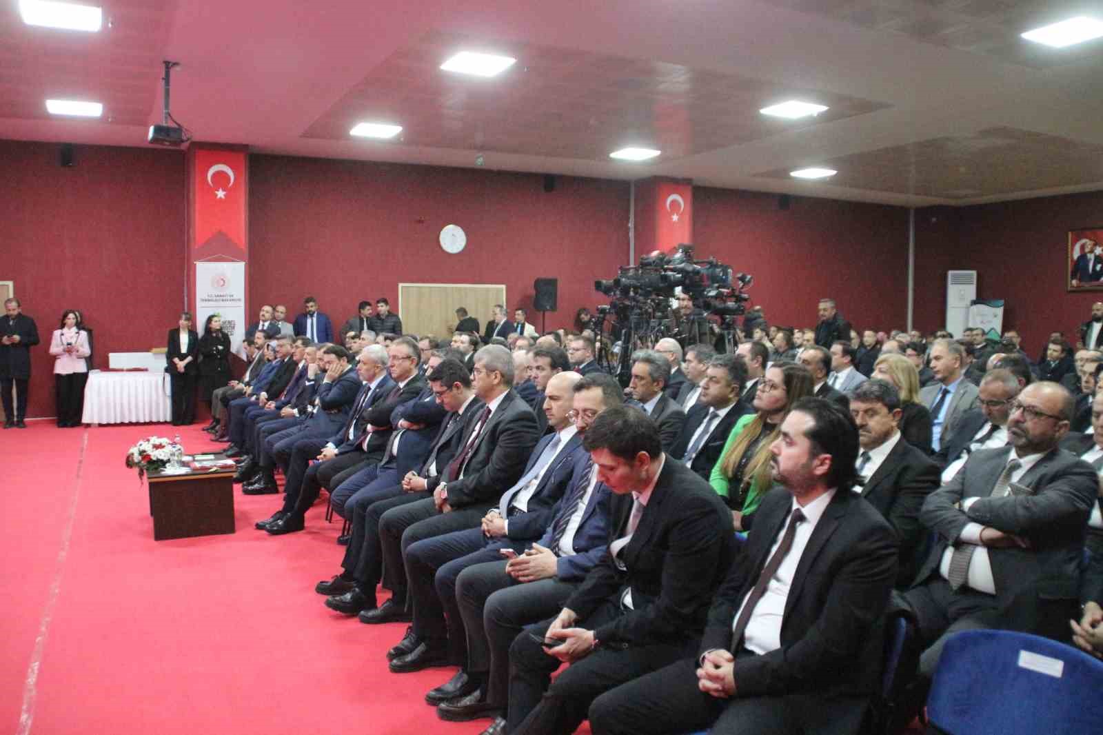 Bakan Kacır: "Kütahya, Türkiye’nin kalkınma yolculuğunda özel bir yere sahip"
