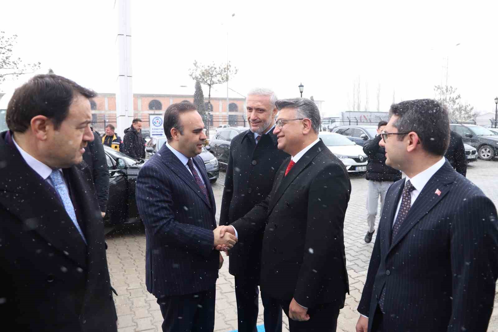 Bakan Kacır: "Kütahya’yı teknoloji ve inovasyonda lider şehirlerden biri haline getireceğiz"
