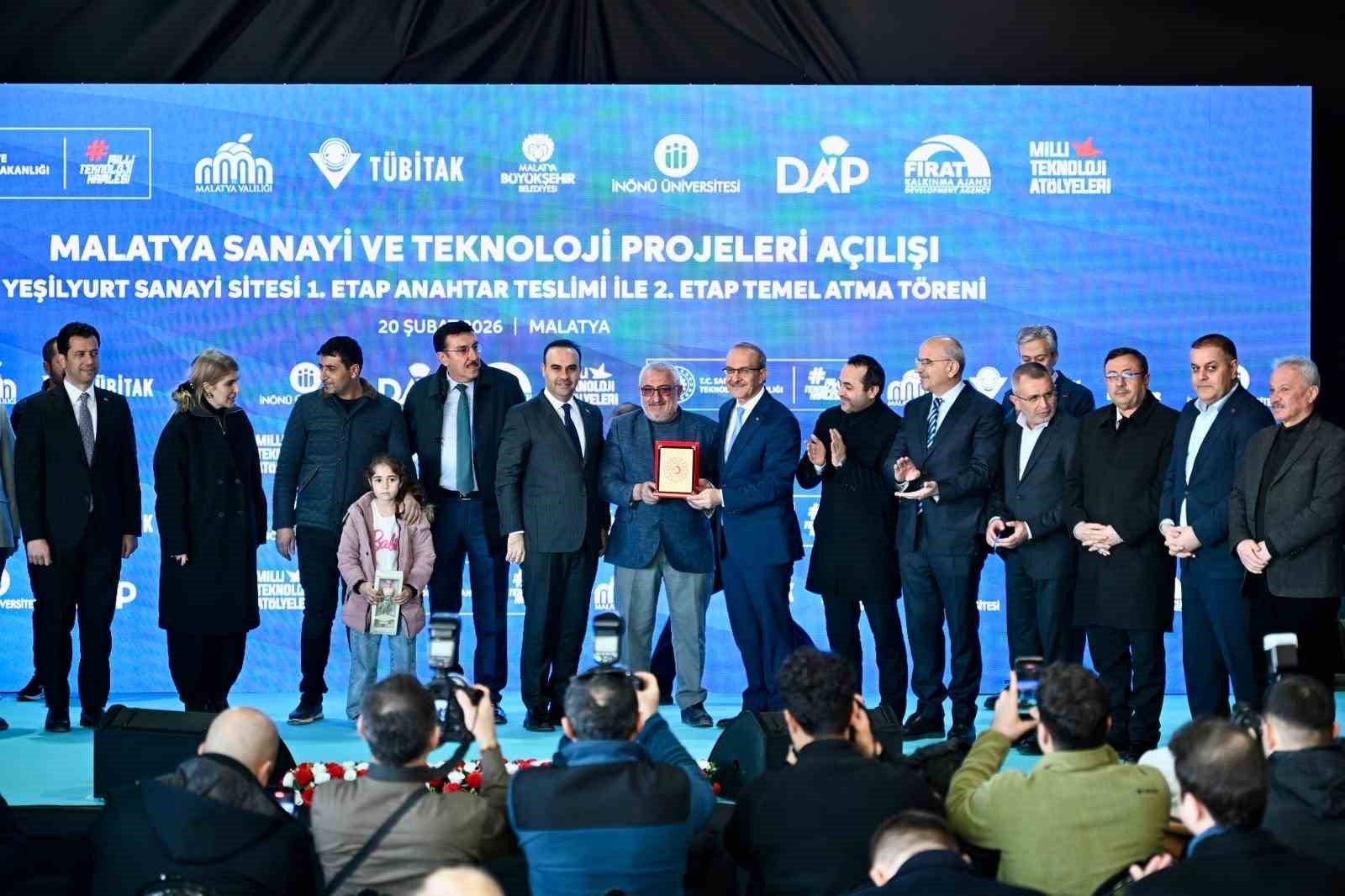 Bakan Kacır: "Teknoloji üreten ve geliştiren Türkiye idealini gerçeğe dönüştürdük"
