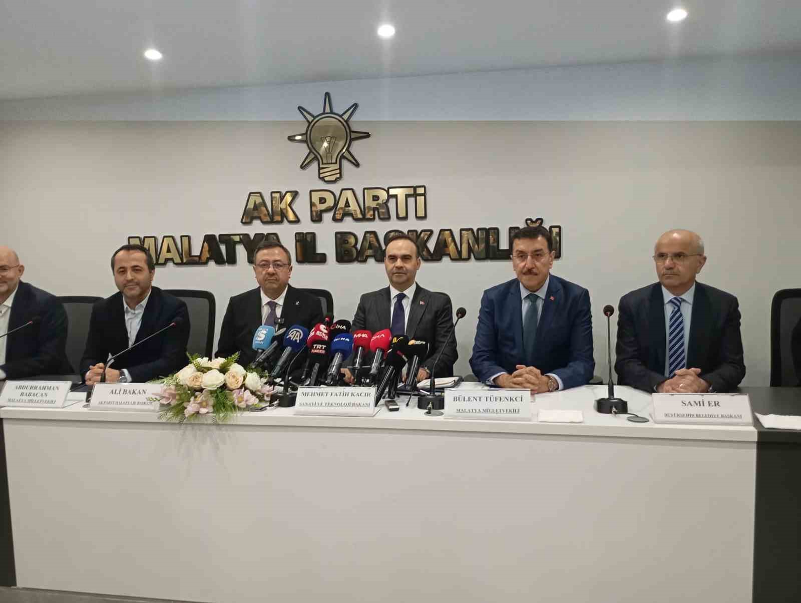 Bakan Kacır: "Türkiye sanayide 23 yılda tarihi sıçrama yaptı"
Bakan Kacır: "Türkiye sanayide 23 yılda tarihi sıçrama yaptı"