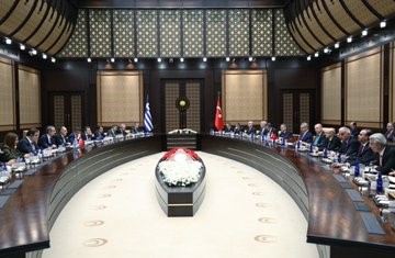 Bakan Kacır, Yunan mevkidaşı Theodorikakos ile bir araya geldi
