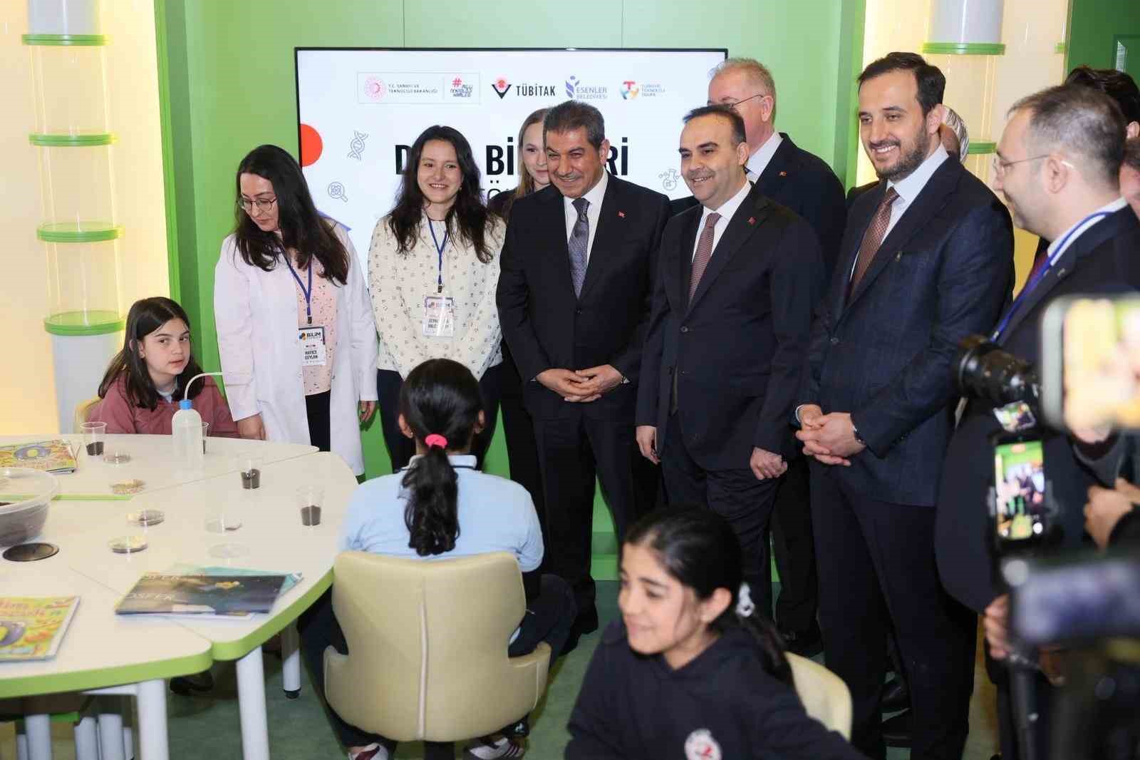 Bakan Kacır’dan Esenler’e müjde: "İlçeye muhteşem bir teknopark kazandırıyoruz"
