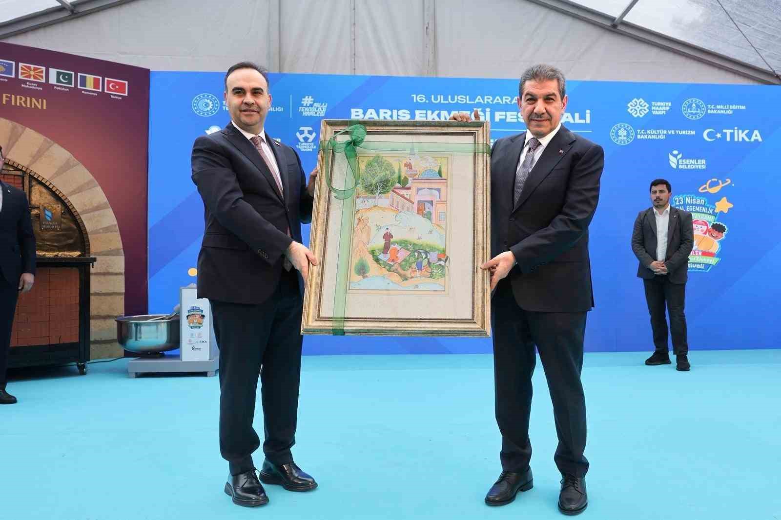 Bakan Kacır’dan Esenler’e müjde: "İlçeye muhteşem bir teknopark kazandırıyoruz"
