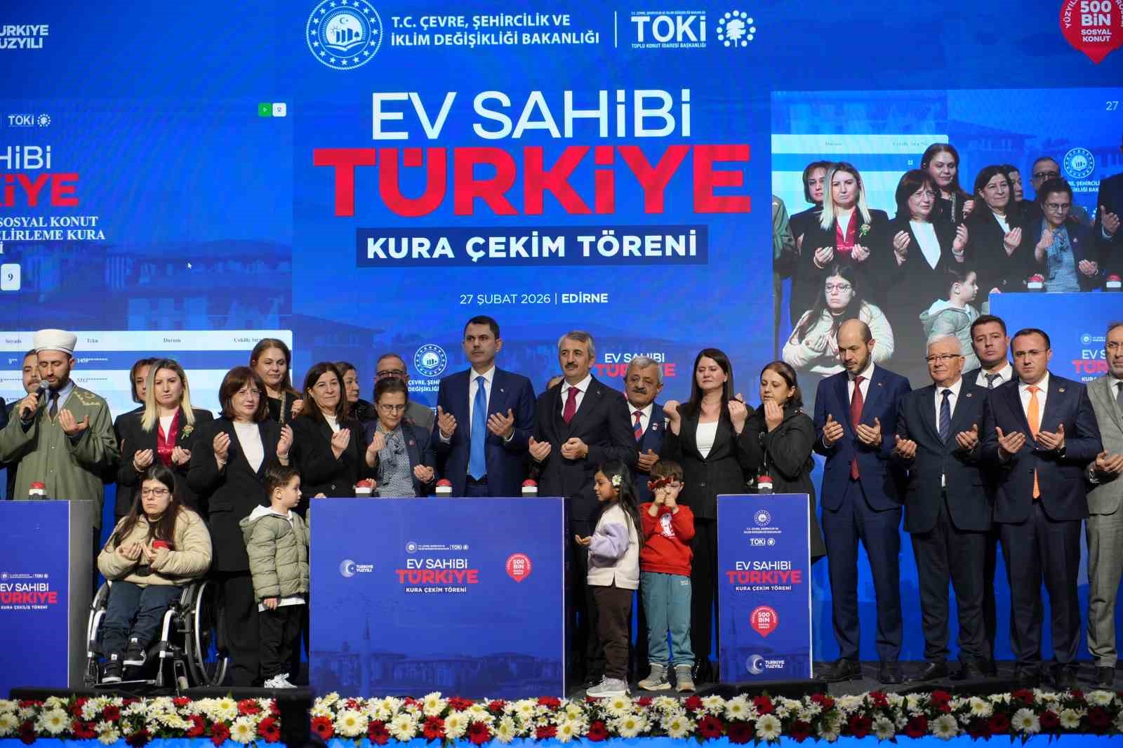 Bakan Kurum: "11 ilimizde eş zamanlı çalışarak bir Avrupa ülkesi büyüklüğündeki alanı yeniden inşa ettik"
