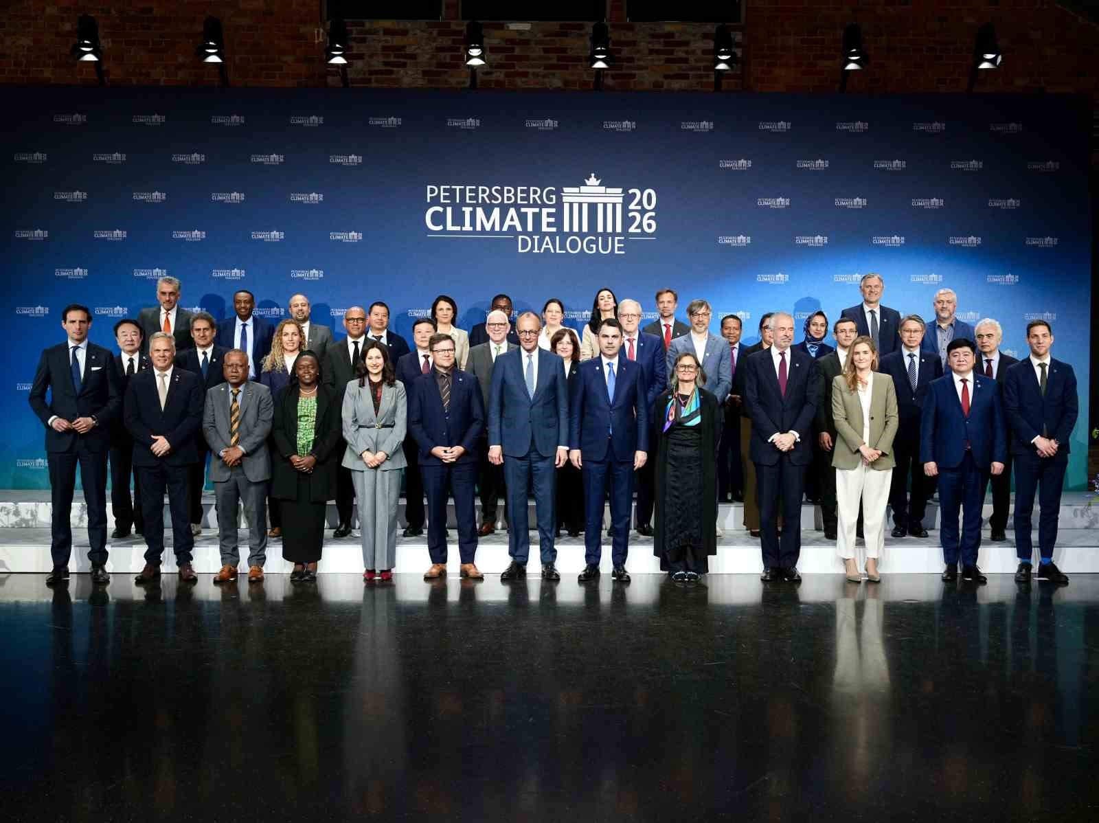 Bakan Kurum, Almanya Başbakanı Merz ile bir araya geldi
