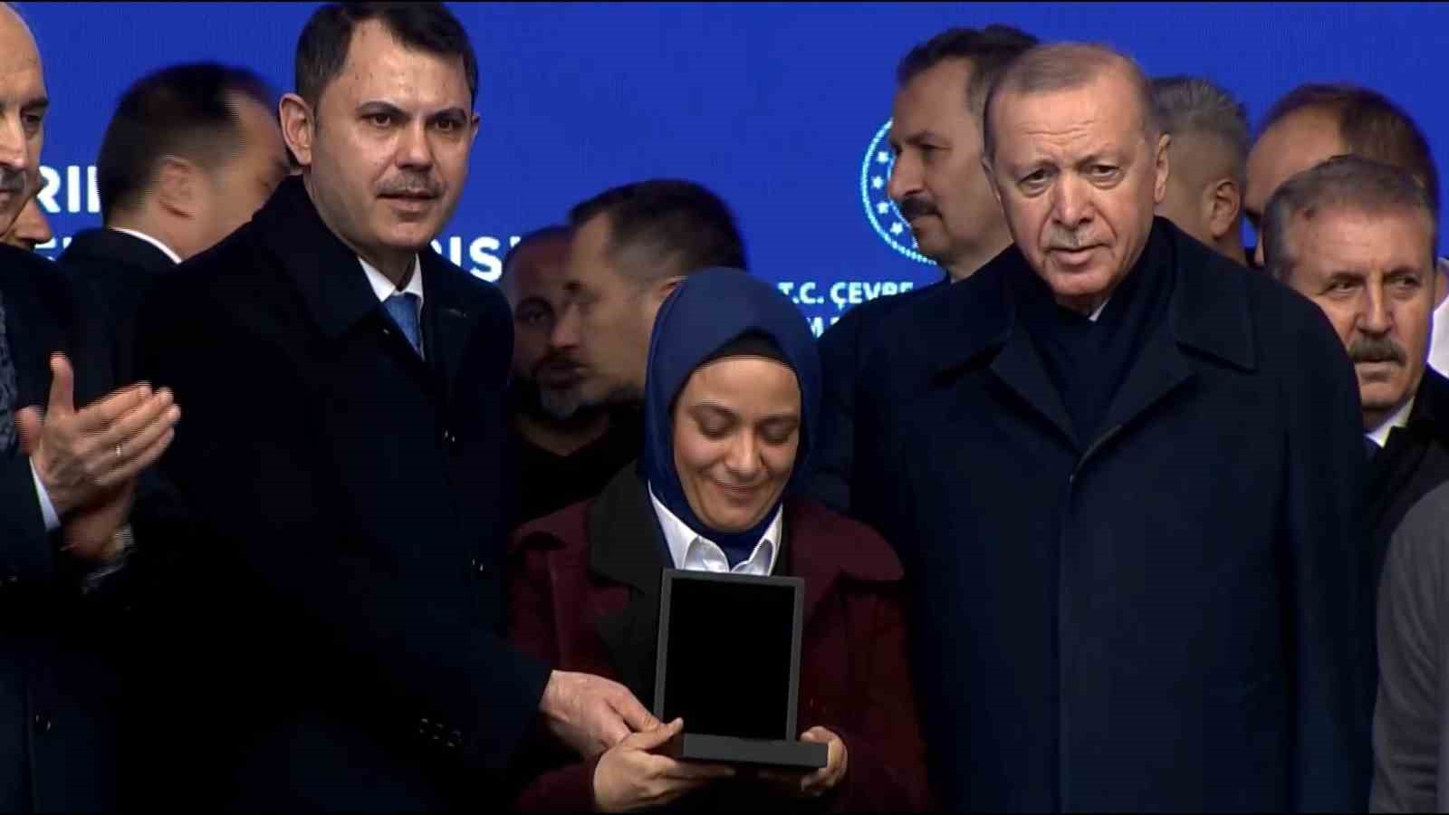 Bakan Kurum: "Bu başarı hikayesini sonuna kadar izlemek isteyeceksiniz"
Bakan Kurum: "Bu başarı hikayesini sonuna kadar izlemek isteyeceksiniz"