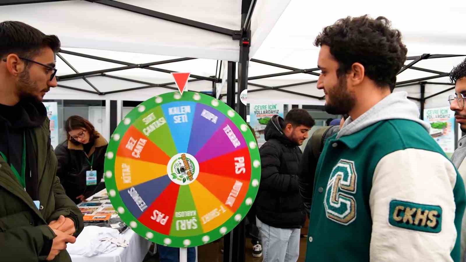 Bakan Kurum: "Daha adil bir dünya sıfır atık ile mümkün"
Bakan Kurum: "Daha adil bir dünya sıfır atık ile mümkün"