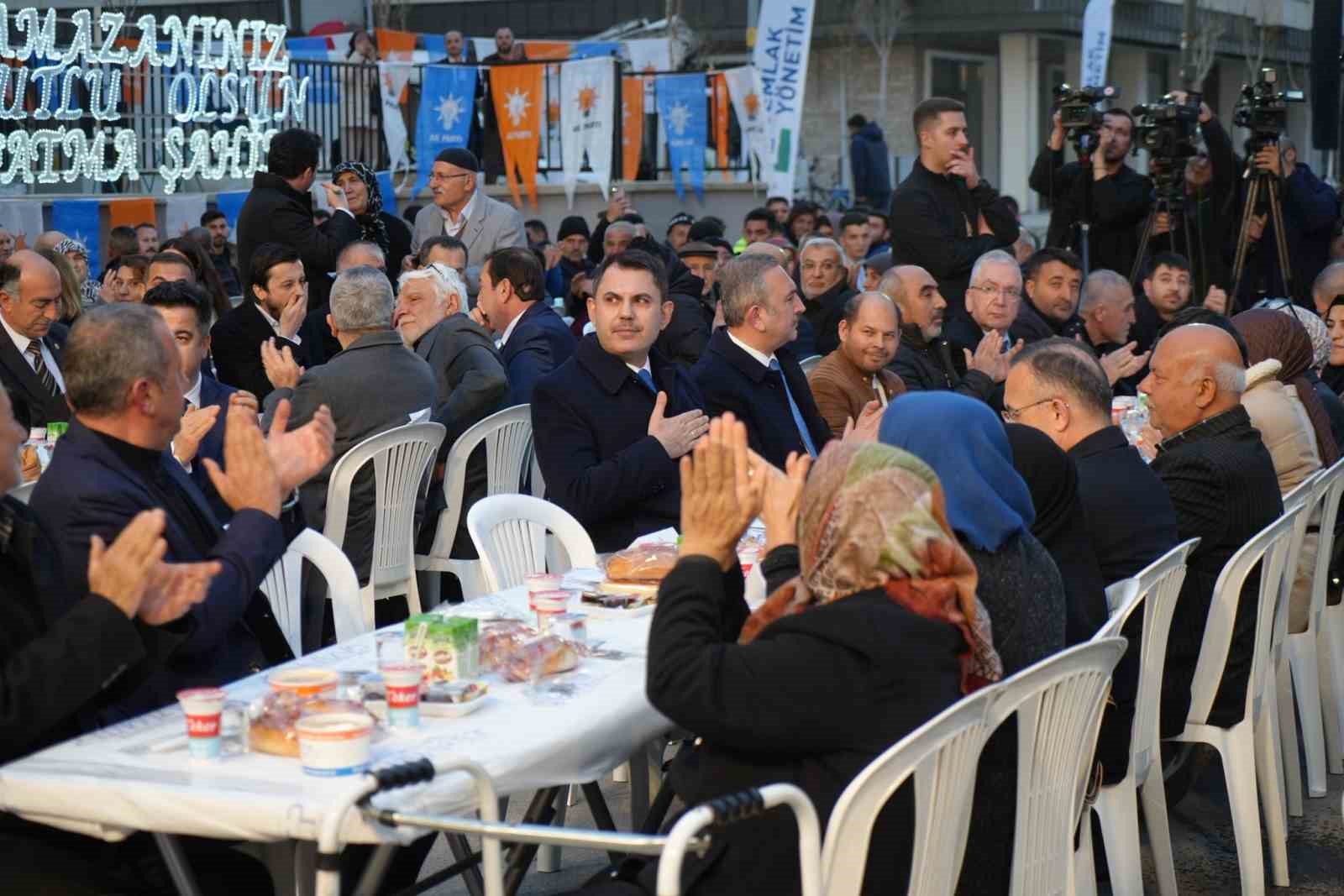 Bakan Kurum: "Depremden bu yana felaket üzerinden siyaset kurdular, depremzede kardeşlerimizin yuvasına kavuşması işlerine gelmiyor"
