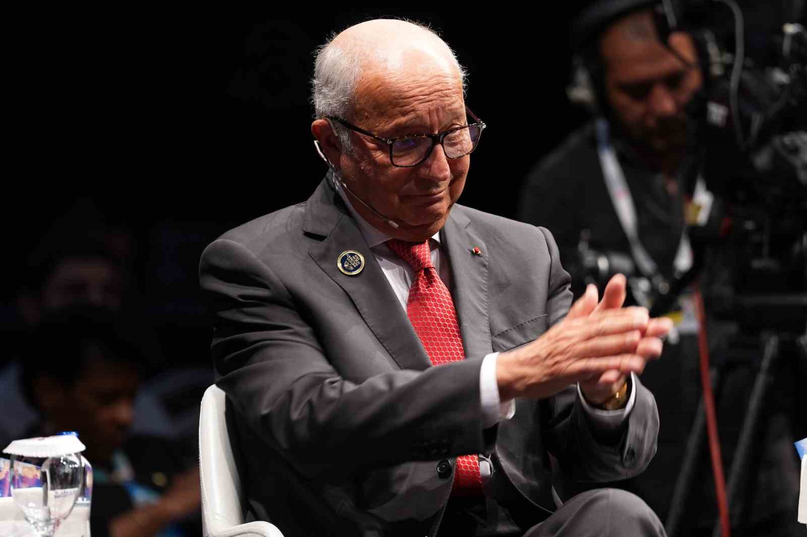 Bakan Kurum: "Fosil yakıtlardan uzaklaşmak zorundayız"
