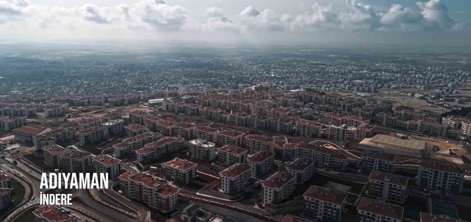 Bakan Kurum: "Gün ağardı, yaraları sardık, biz yine küllerimizden dipdiri ayağa kalktık"
