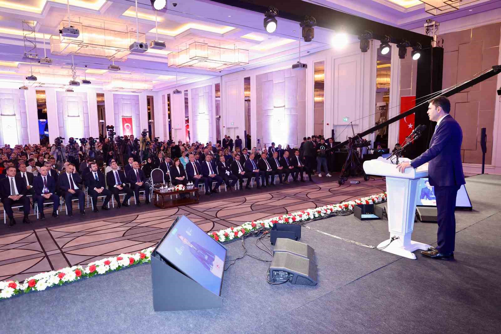 Bakan Kurum: "İstikrarsızlık süreci ve iklim değişikliği ekolojik beka meselesidir"
Bakan Kurum: "İstikrarsızlık süreci ve iklim değişikliği ekolojik beka meselesidir"