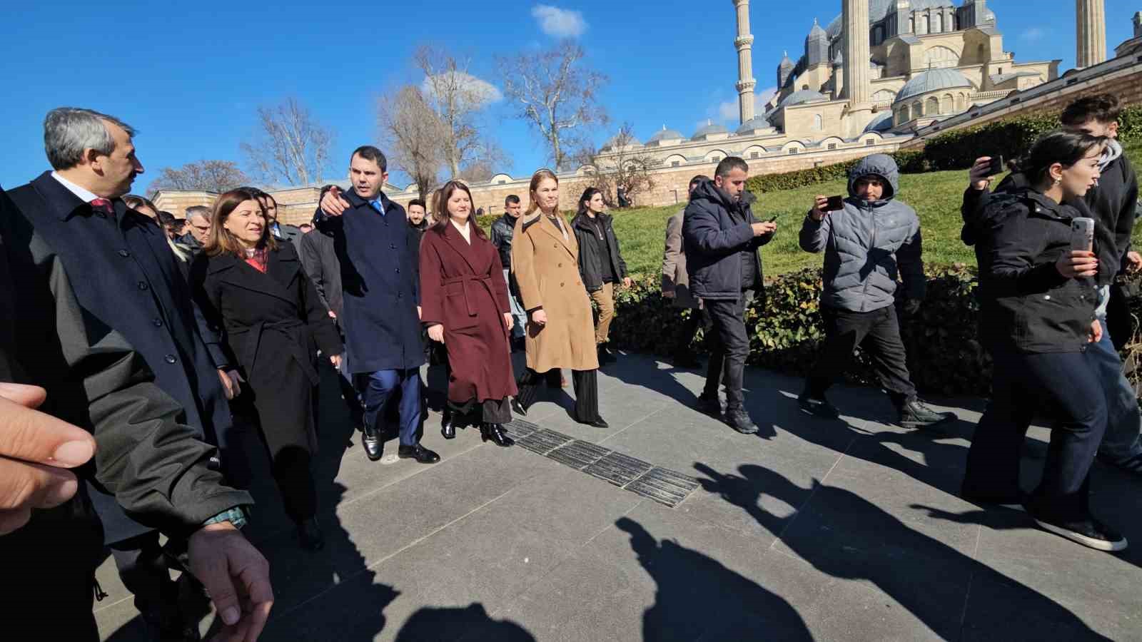 Bakan Kurum, restorasyonu tamamlanan Selimiye Camii’ni ziyaret etti
Bakan Kurum, restorasyonu tamamlanan Selimiye Camii’ni ziyaret etti