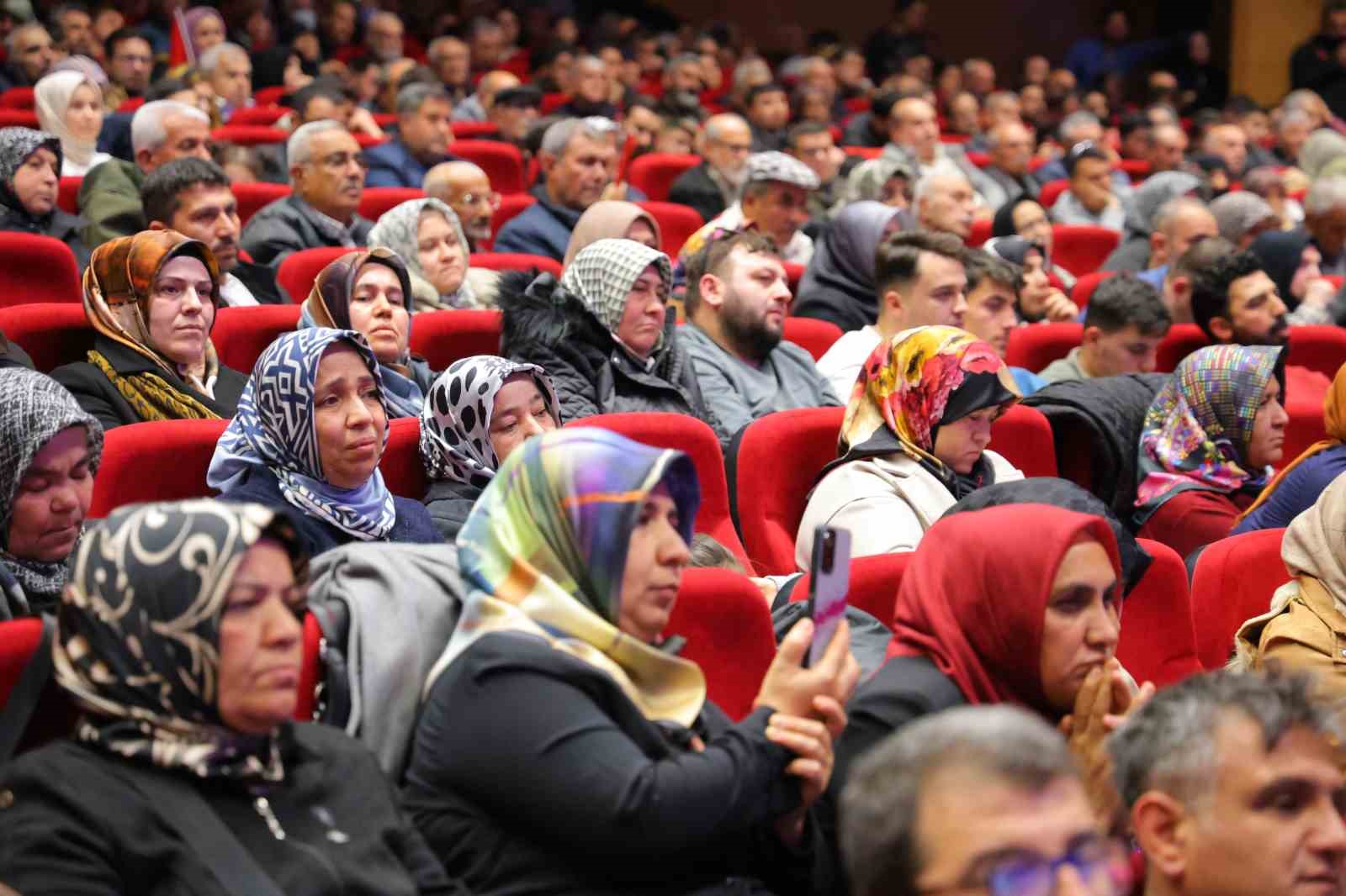 Bakan Kurum’dan CHP Genel Başkanı Özel’e tepki: "Özgür Bey vakit tiyatro vakti değildir"
