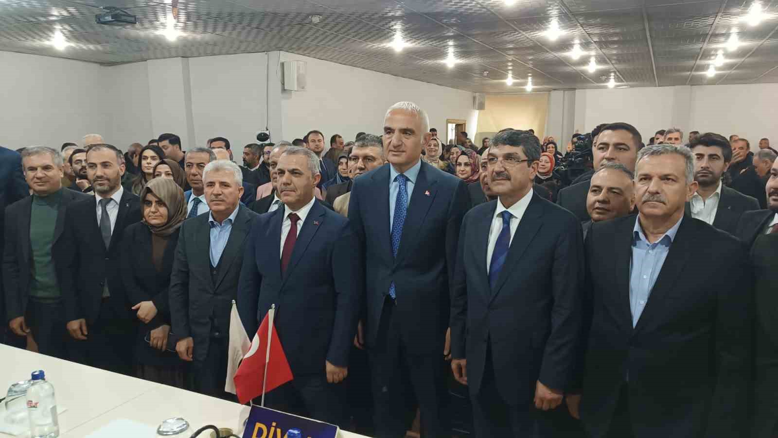 Bakan Mehmet Nuri Ersoy: "Batman’a 24 yılda 474 milyon liralık kültür ve turizm yatırımı yaptık"
Bakan Mehmet Nuri Ersoy: "Batman’a 24 yılda 474 milyon liralık kültür ve turizm yatırımı yaptık"