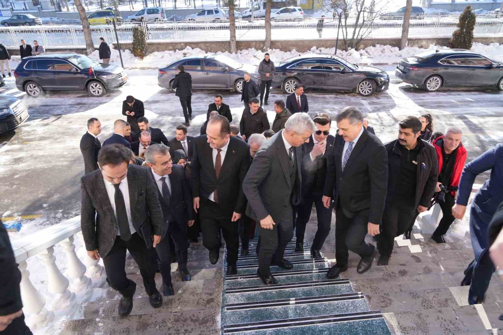 Bakan Memişoğlu: "Sağlık hizmetlerinin daha iyi olması için neler yapacağımızı yerinde değerlendirmek için buradayız"
