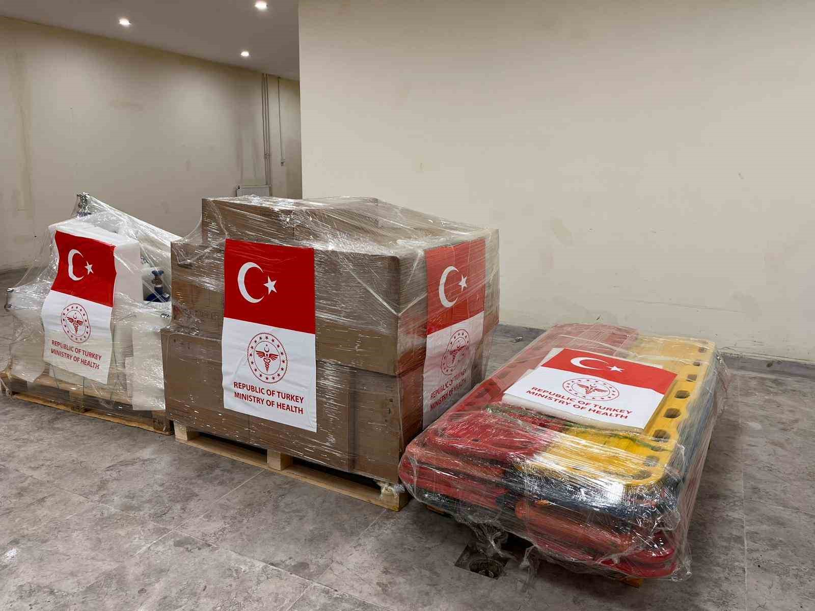 Bakan Memişoğlu: "Tıbbi malzeme ve cihazlarla yüklü yardım tırlarımız İran’a doğru yola çıktı"
