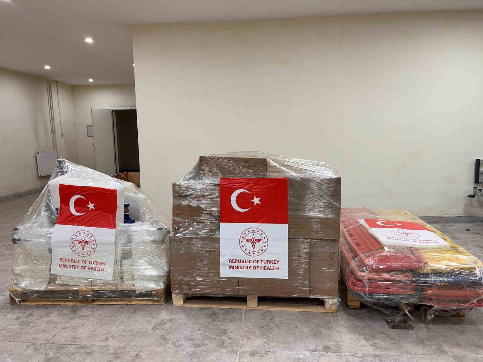 Bakan Memişoğlu: "Tıbbi malzeme ve cihazlarla yüklü yardım tırlarımız İran’a doğru yola çıktı"
