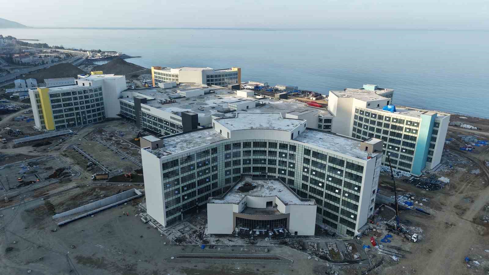 Bakan Memişoğlu Trabzon Şehir Hastanesi için "Kayıyor" eleştirilerine cevap verdi
