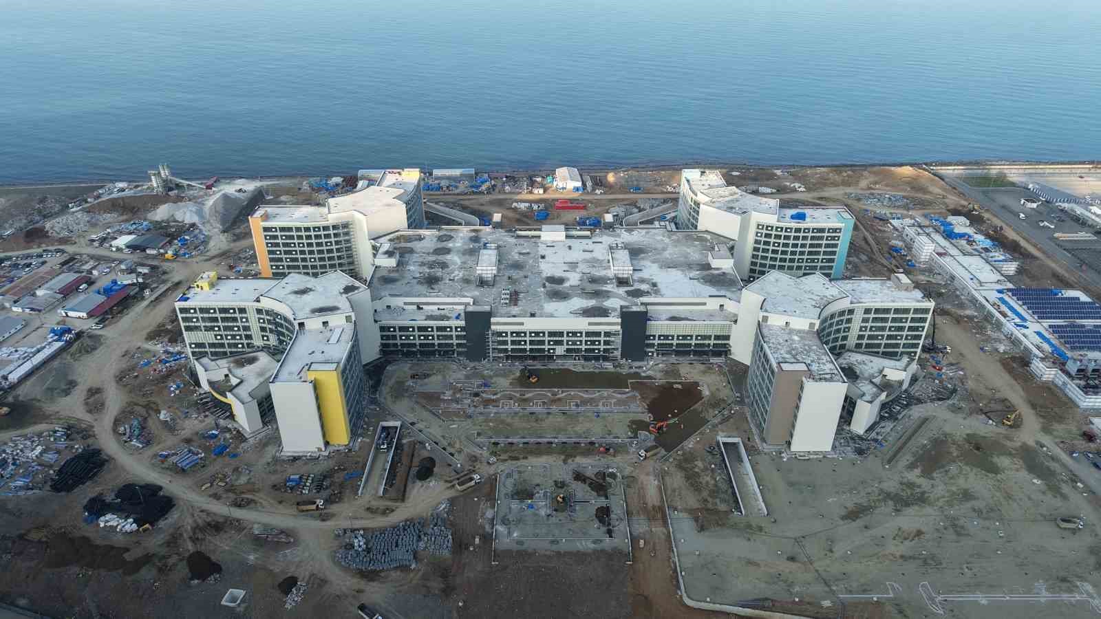 Bakan Memişoğlu Trabzon Şehir Hastanesi için "Kayıyor" eleştirilerine cevap verdi
