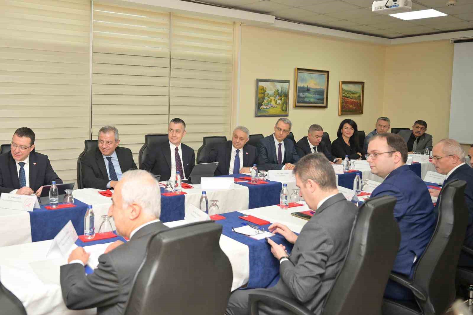 Bakan Memişoğlu’nun katıldığı toplantıda Esenyurt’taki sağlık yatırımları ele alındı
Bakan Memişoğlu’nun katıldığı toplantıda Esenyurt’taki sağlık yatırımları ele alındı