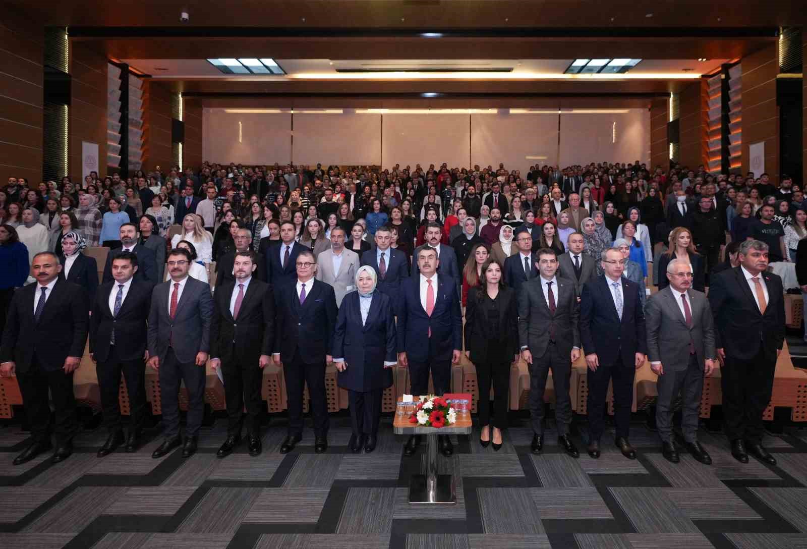 Bakan Tekin: "Bizim eğitim felsefemizde hiçbir öğrencimizi sistemin dışında, ilginin uzağında bırakmak yok"
