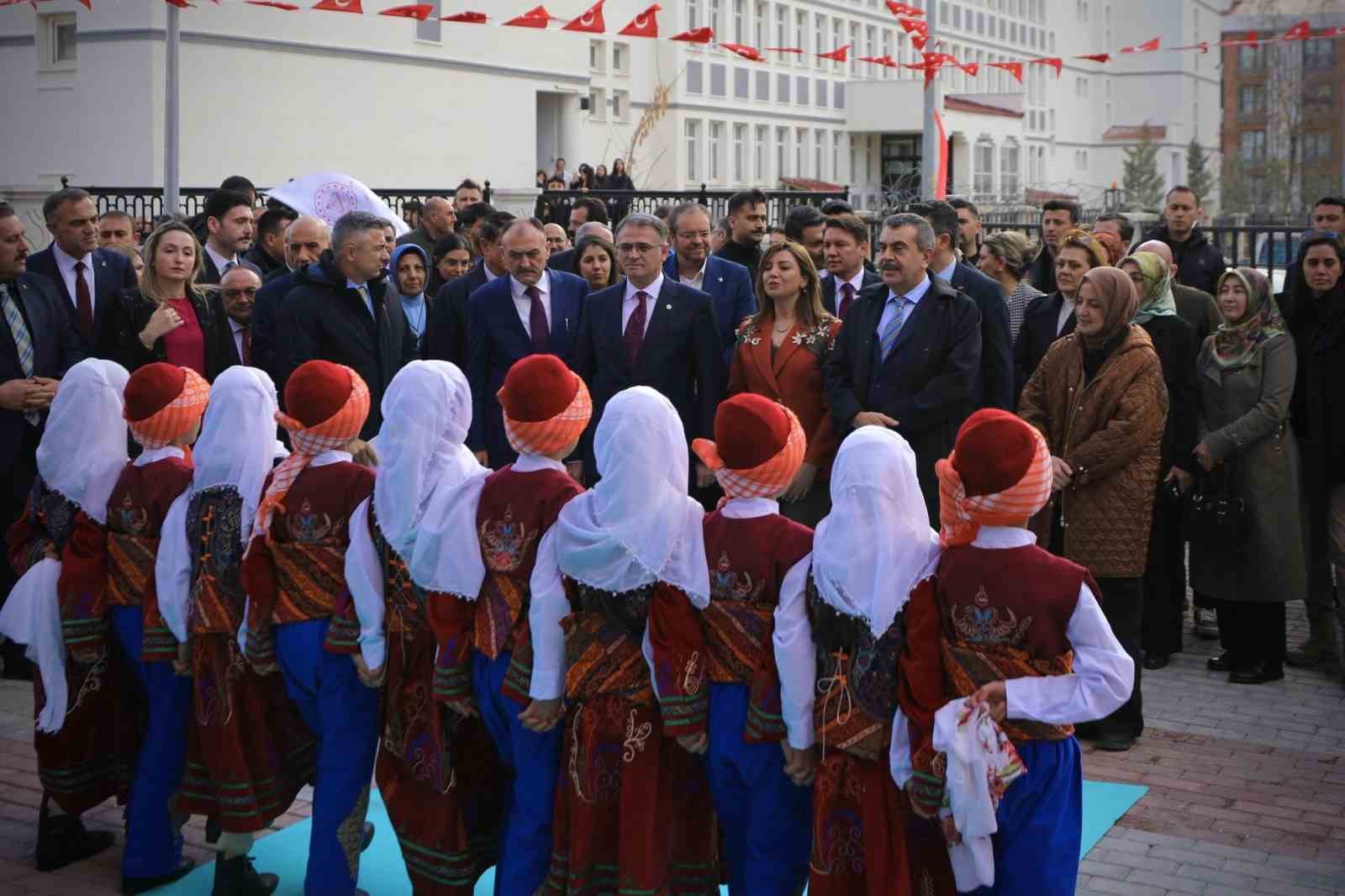 Bakan Tekin: "Bütün çocuklar özeldir"
